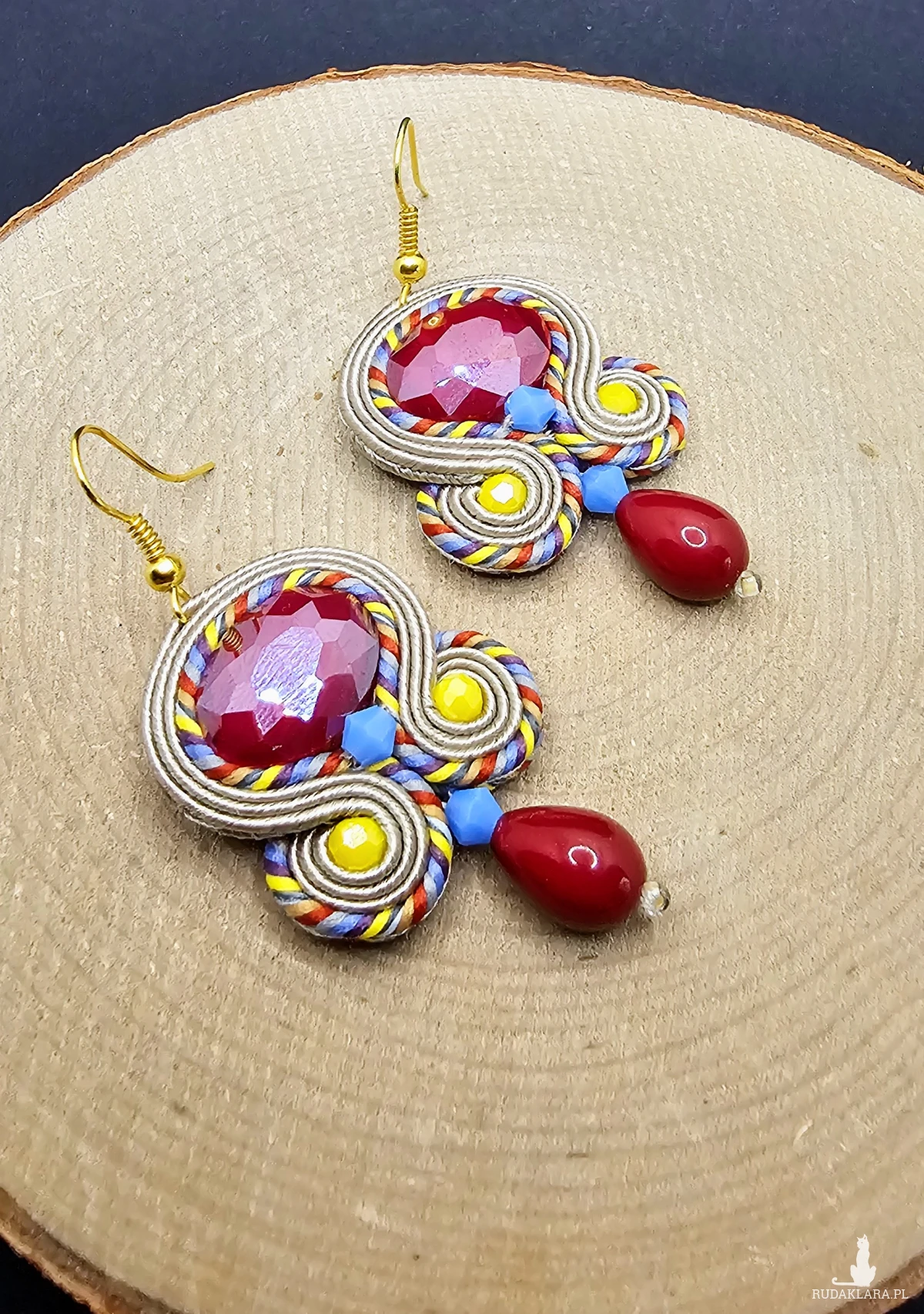 Kolorowe kolczyki sutasz z czerwonymi kryształkami